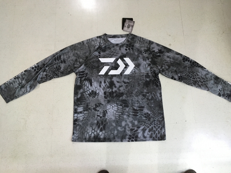 images/product/อุปกรณ์อื่นๆ DAIWA เสื้อแขนยาว HUK DAIWA TATULA SIZE L /เสื้อ TATULA 1.JPG